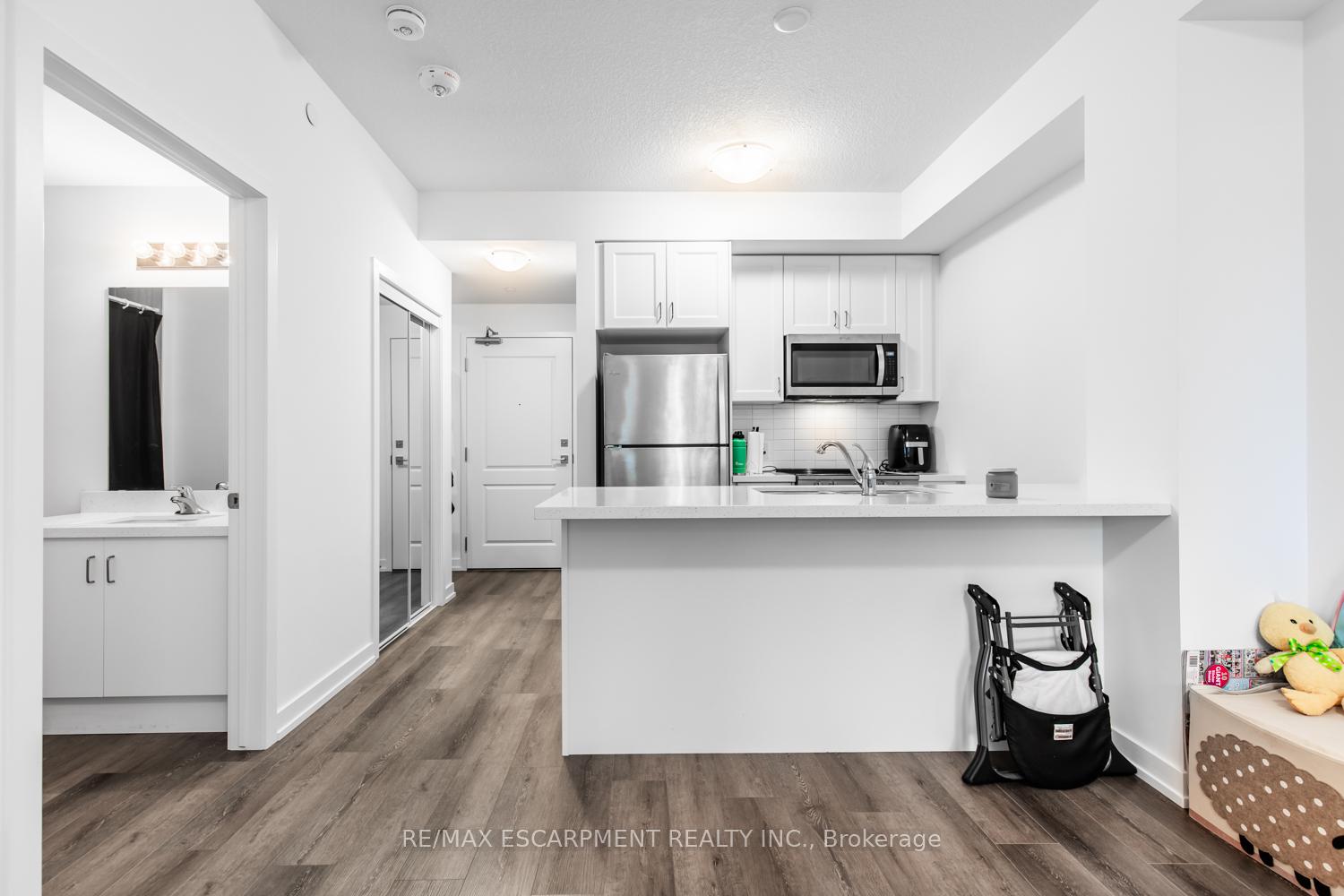 Photo 9 of Unit 214, 470 Dundas Street E, Hamilton, Waterdown — HOMEH
