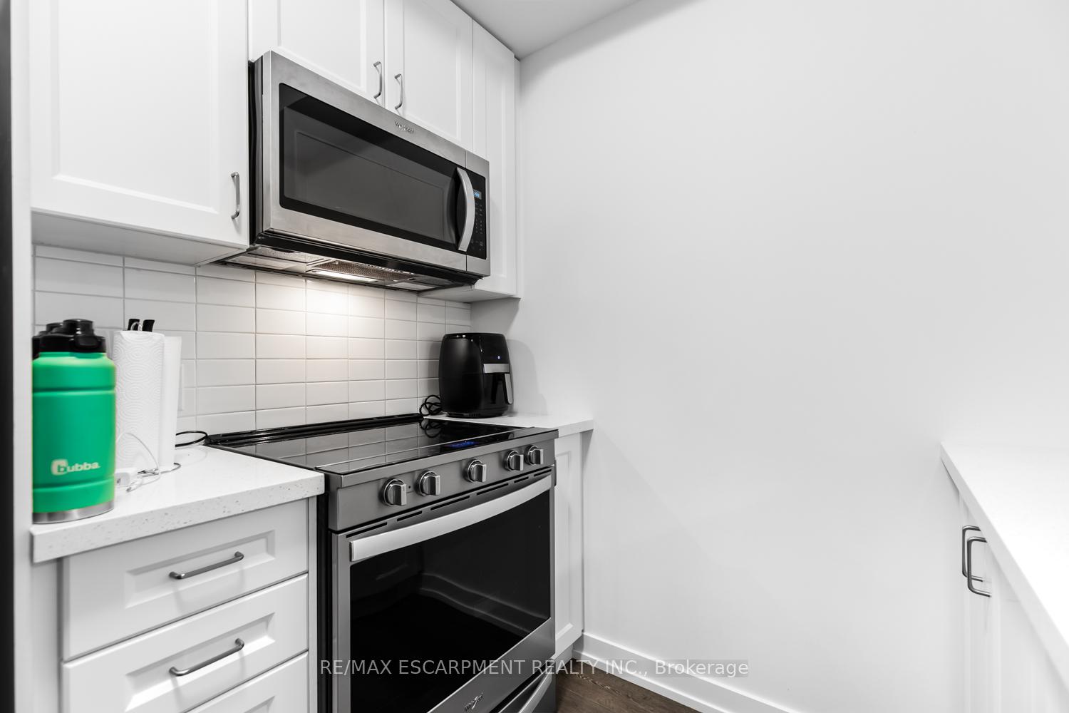 Photo 11 of Unit 214, 470 Dundas Street E, Hamilton, Waterdown — HOMEH