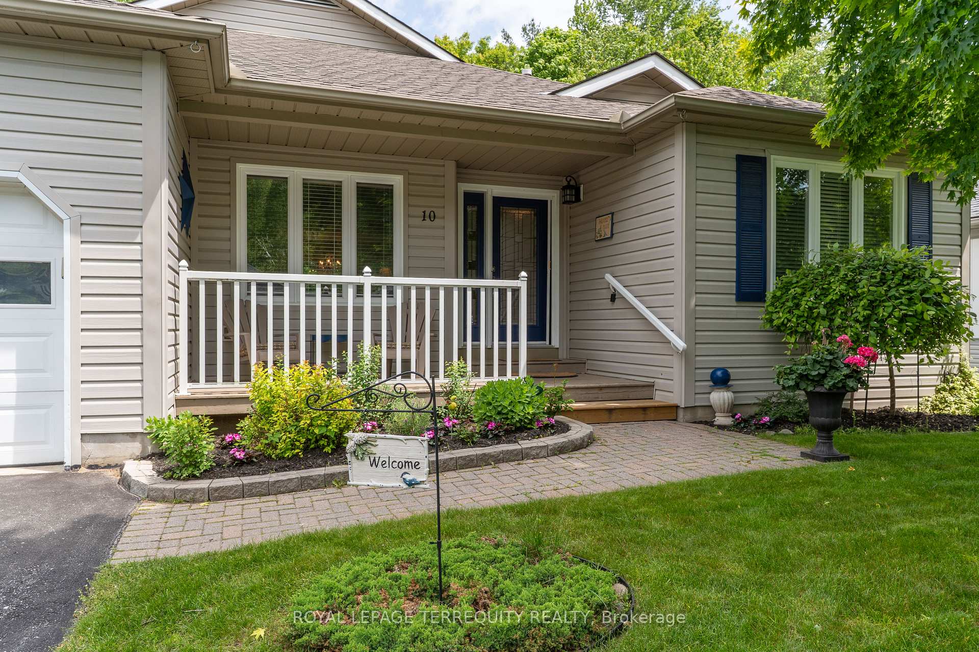 Photo 2 of 10 Stonehedge Close, Gravenhurst, Muskoka (S) — HOMEH