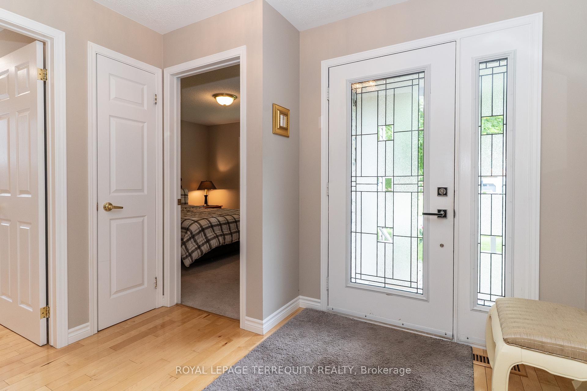 Photo 4 of 10 Stonehedge Close, Gravenhurst, Muskoka (S) — HOMEH