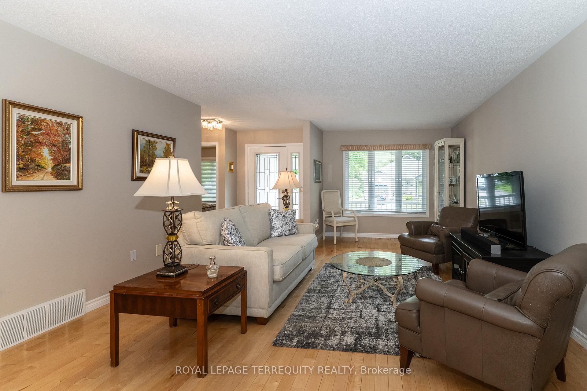Photo 9 of 10 Stonehedge Close, Gravenhurst, Muskoka (S) — HOMEH