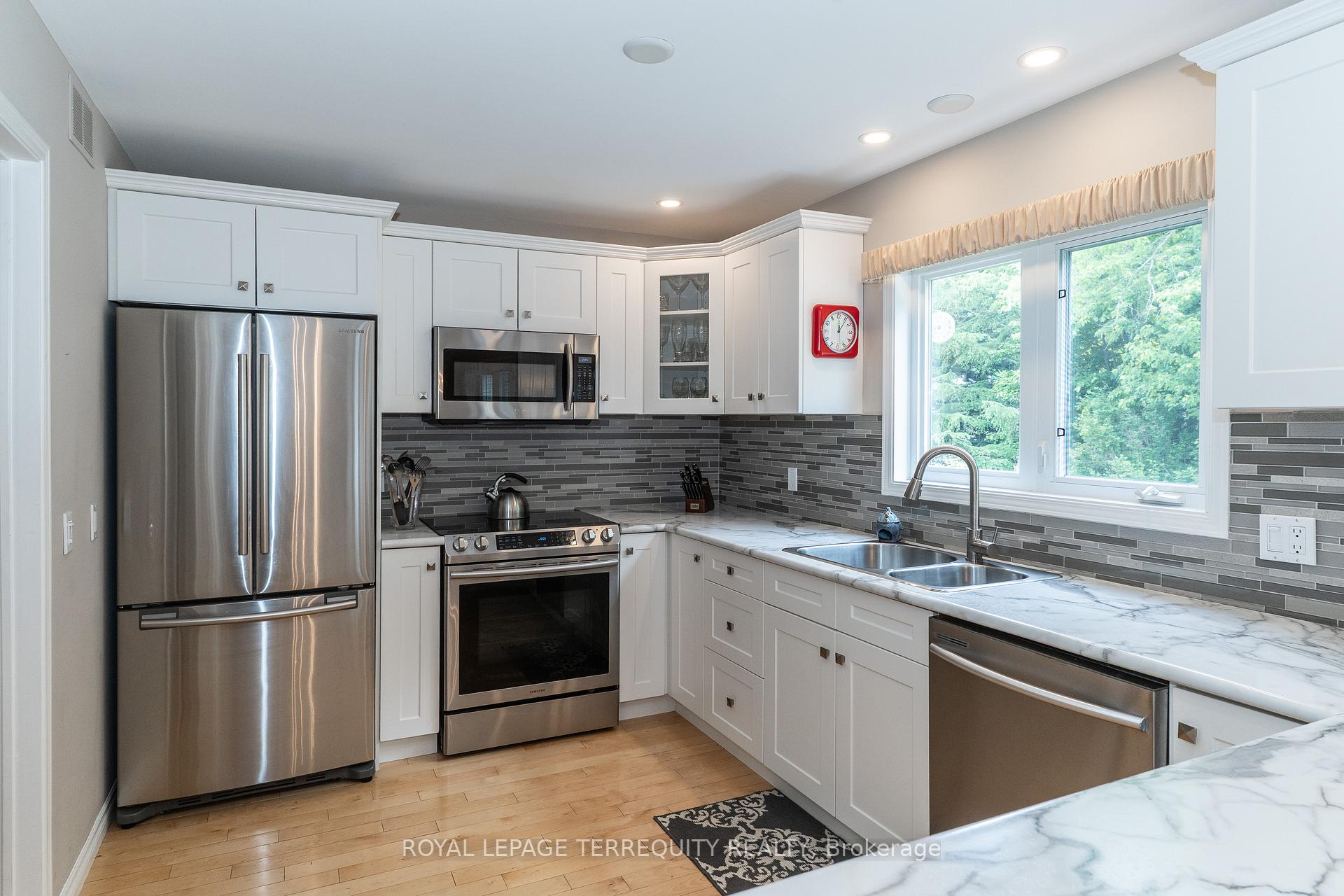Photo 11 of 10 Stonehedge Close, Gravenhurst, Muskoka (S) — HOMEH