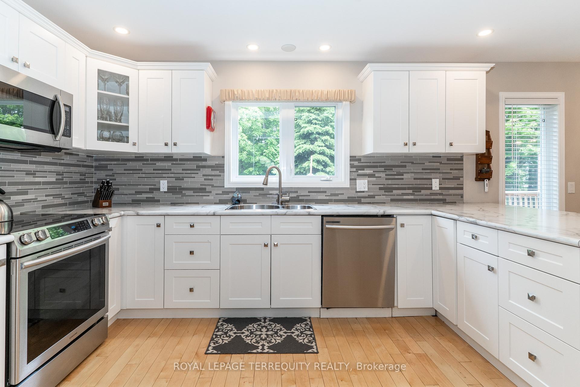 Photo 12 of 10 Stonehedge Close, Gravenhurst, Muskoka (S) — HOMEH