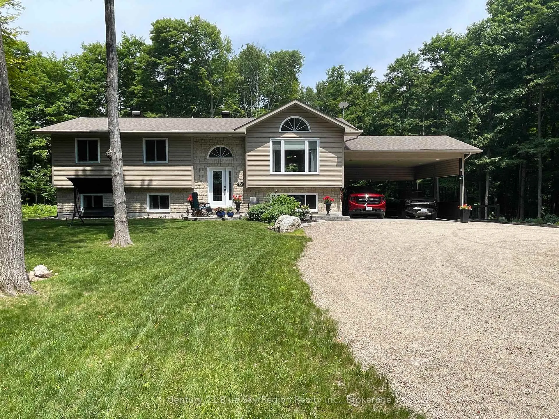 Photo 2 of 176 Ski Hill Road, Powassan — HOMEH