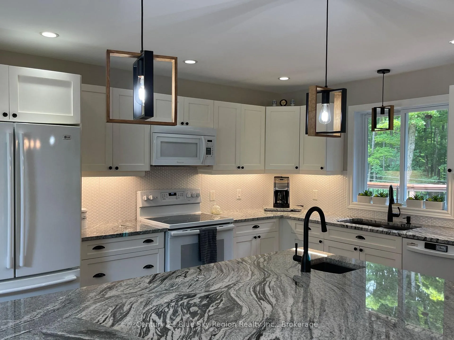 Photo 5 of 176 Ski Hill Road, Powassan — HOMEH