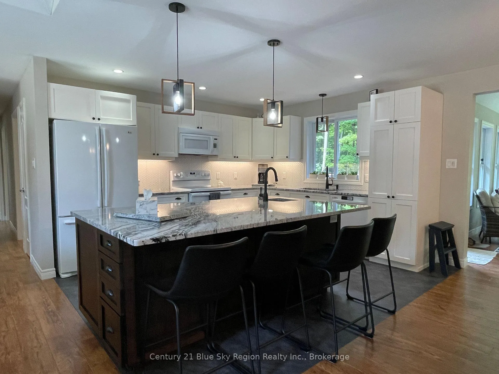 Photo 6 of 176 Ski Hill Road, Powassan — HOMEH