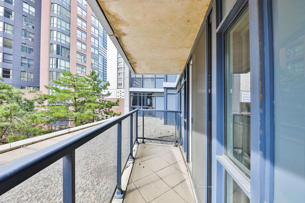 Photo 10 of Unit 301, 21 Carlton Street, Toronto, Church-Yonge Corridor — HOMEH