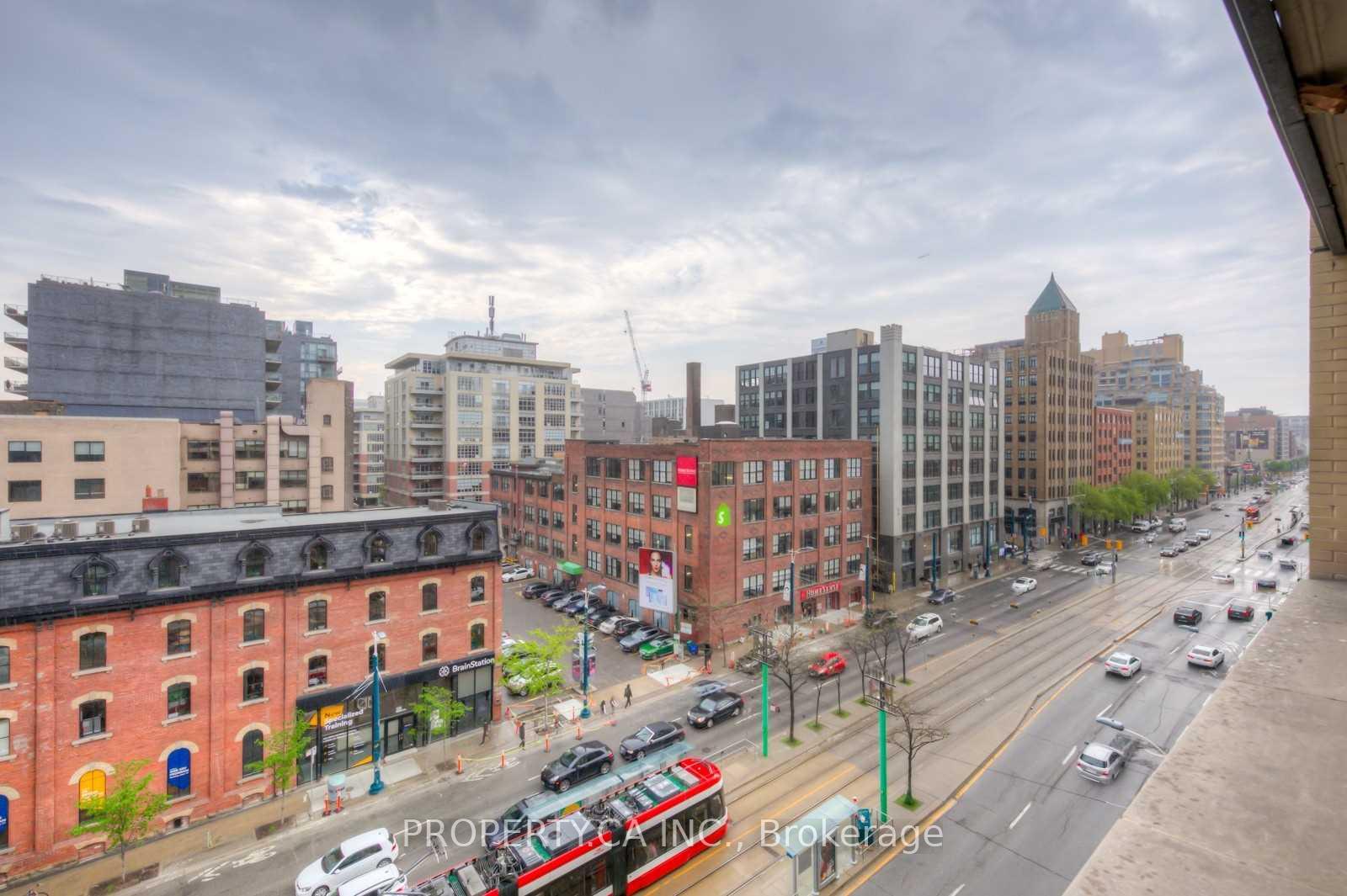 Front of Unit 707, 438 King Street W