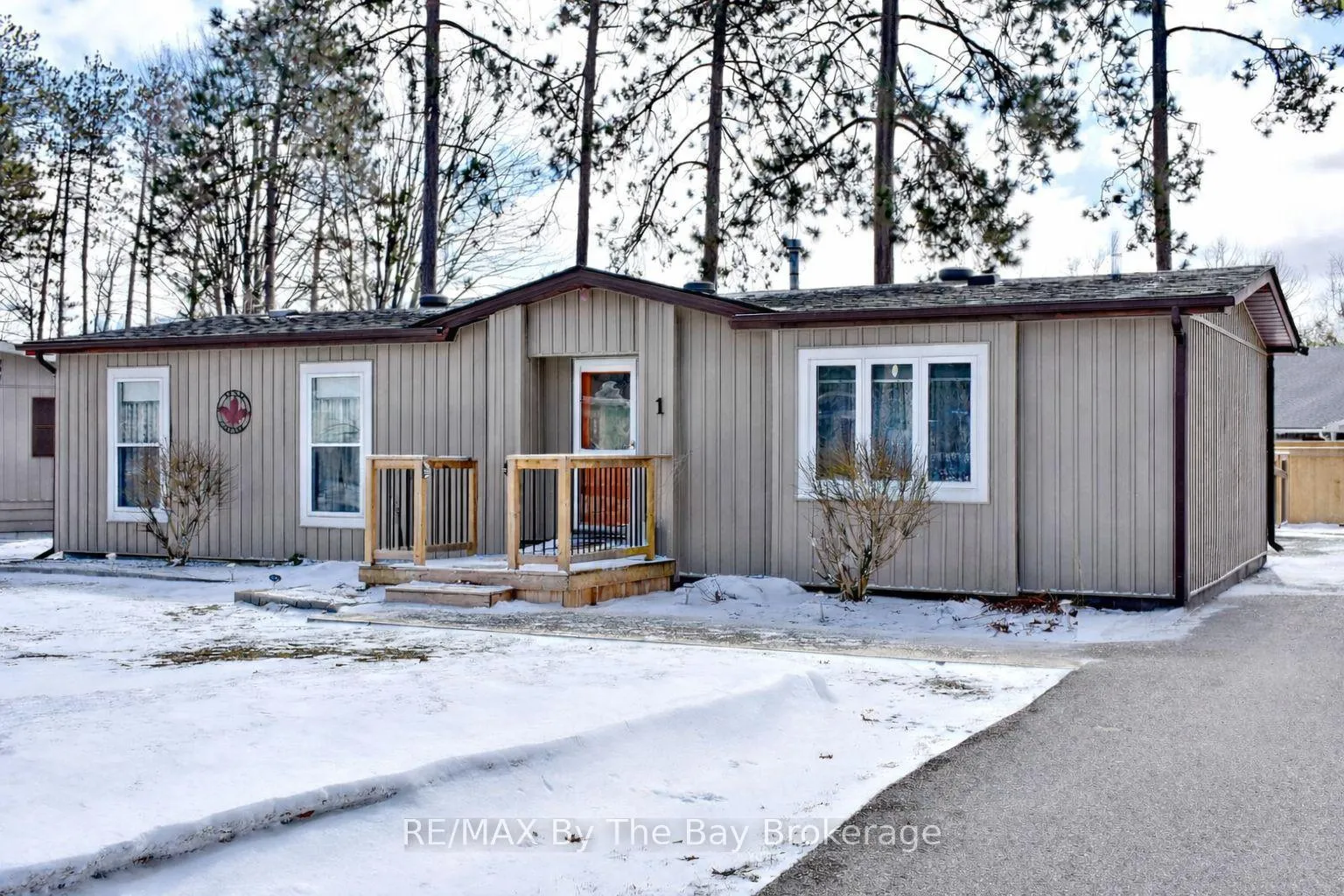 Photo 1 of 1 Golf Avenue, Wasaga Beach — HOMEH