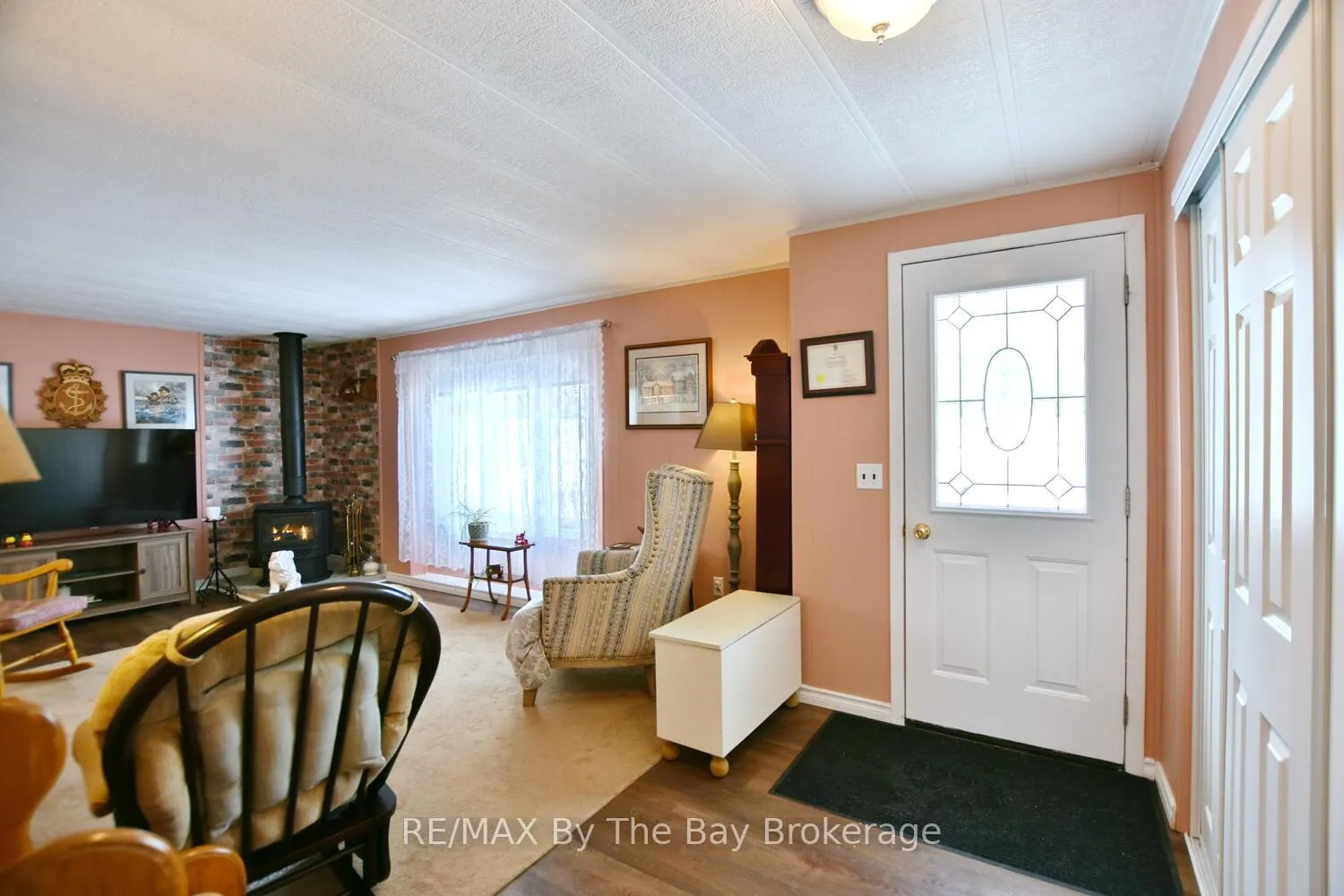 Photo 3 of 1 Golf Avenue, Wasaga Beach — HOMEH