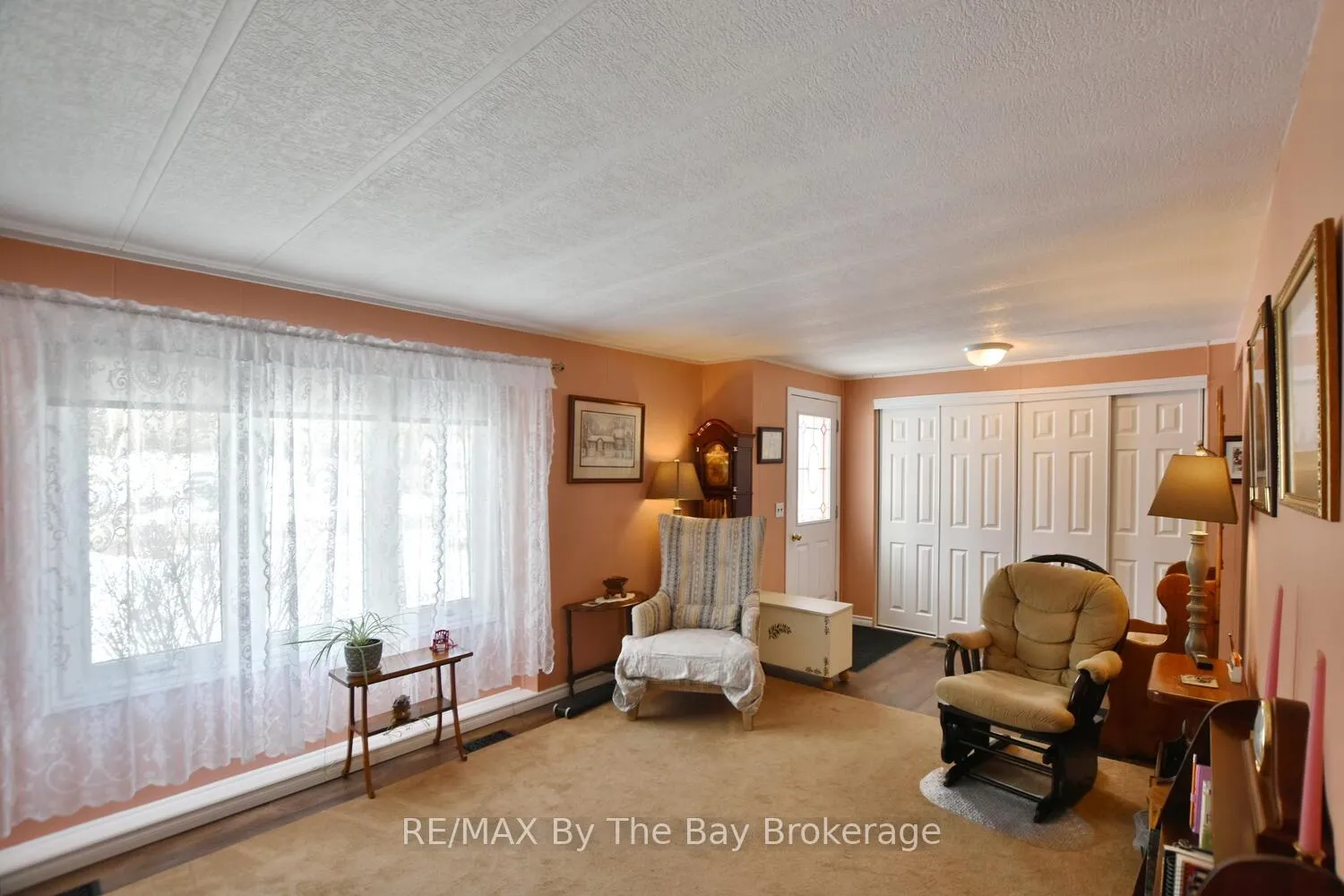 Photo 4 of 1 Golf Avenue, Wasaga Beach — HOMEH