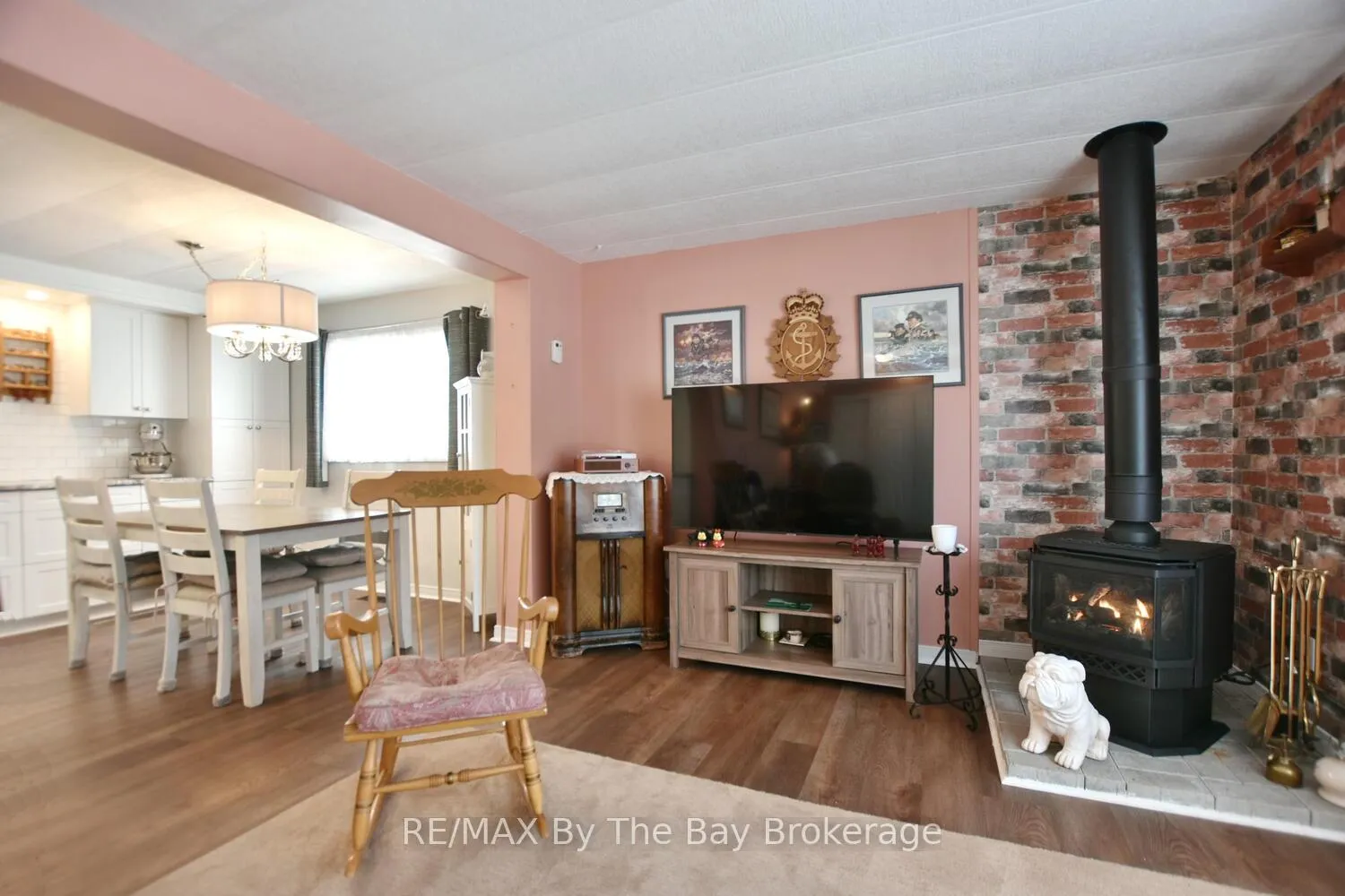 Photo 5 of 1 Golf Avenue, Wasaga Beach — HOMEH