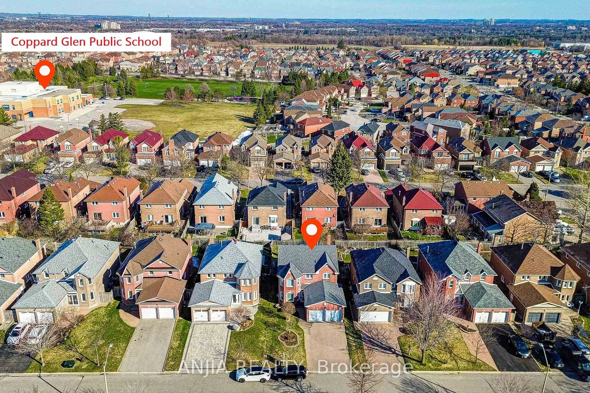 Photo 2 of 34 Baylawn Drive, Markham, Middlefield — HOMEH