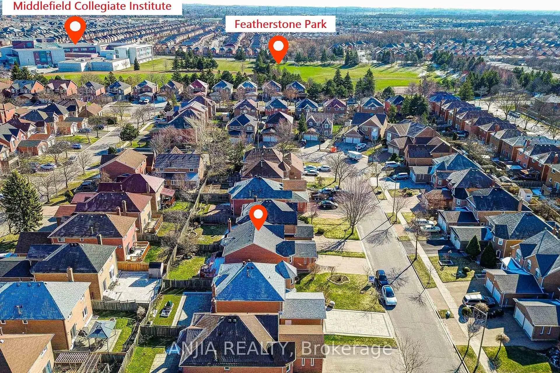 Photo 3 of 34 Baylawn Drive, Markham, Middlefield — HOMEH