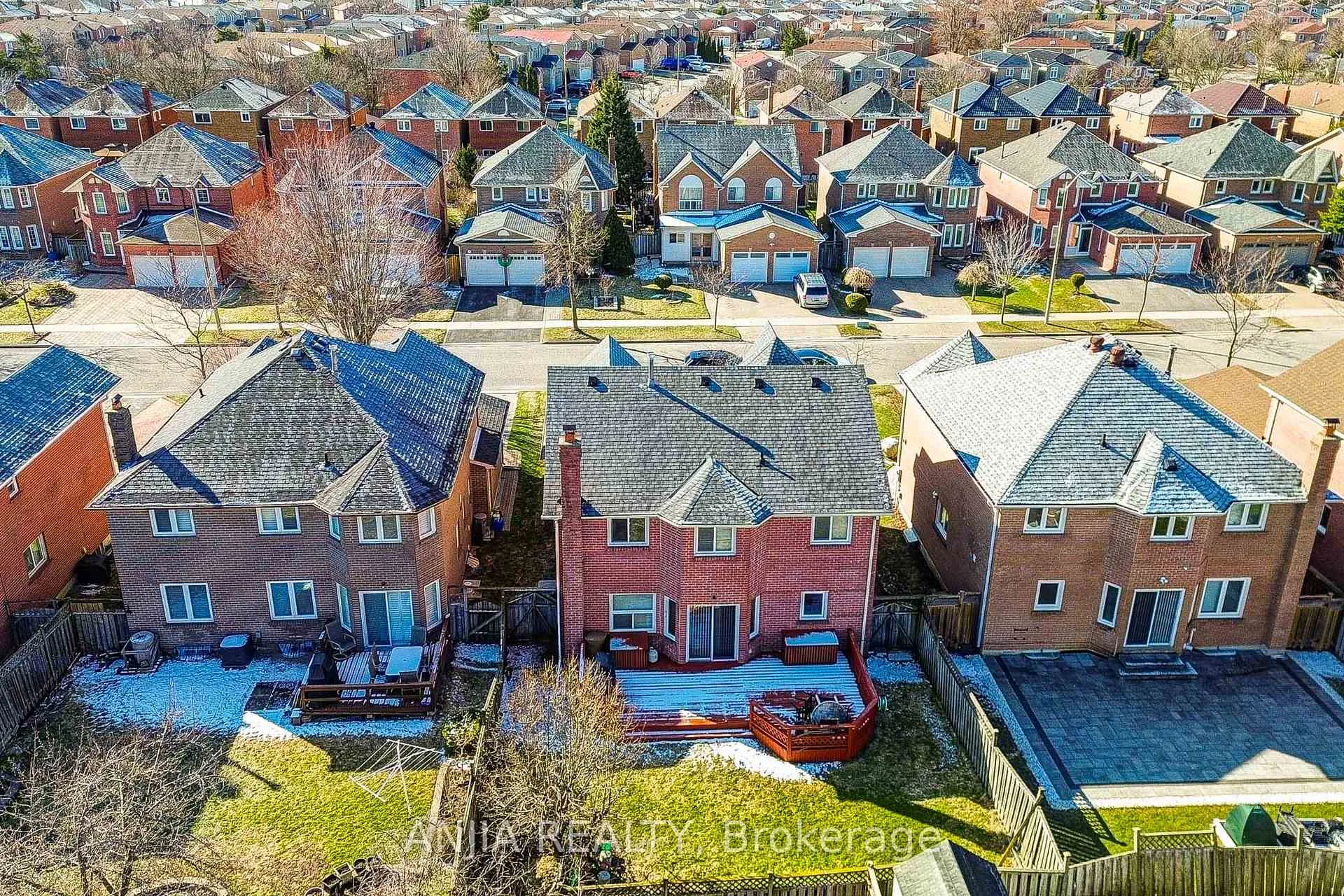 Photo 5 of 34 Baylawn Drive, Markham, Middlefield — HOMEH