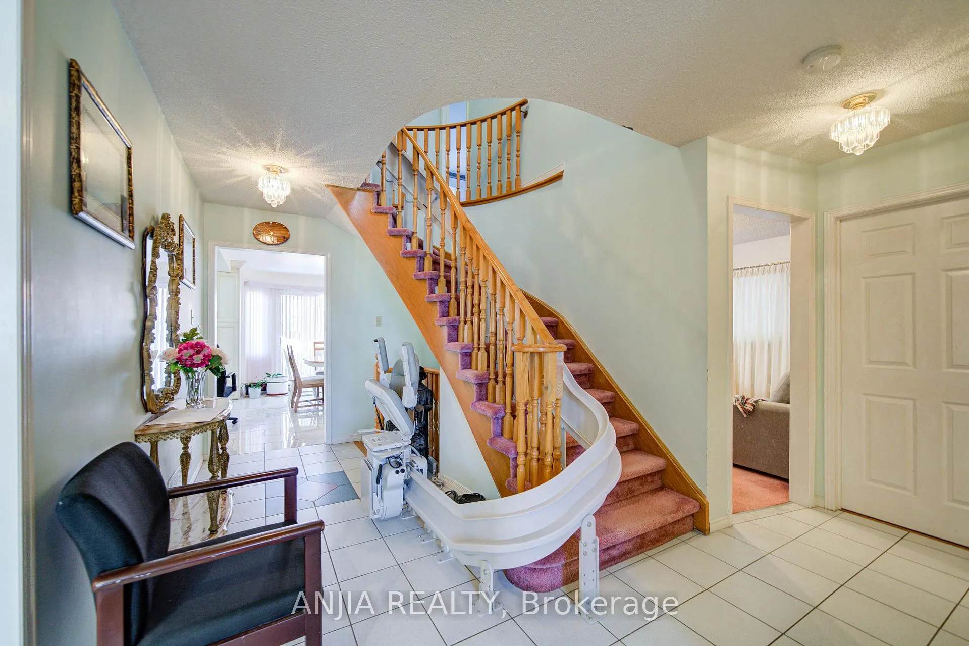 Photo 8 of 34 Baylawn Drive, Markham, Middlefield — HOMEH