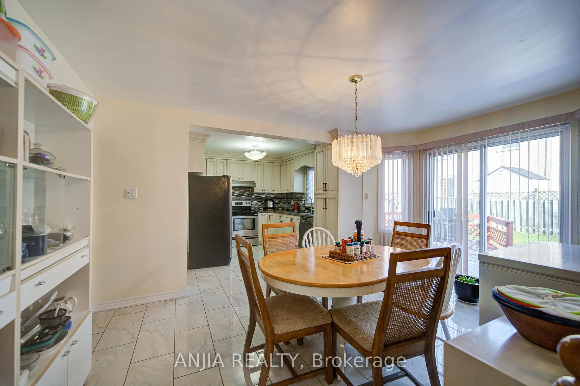 Photo 21 of 34 Baylawn Drive, Markham, Middlefield — HOMEH