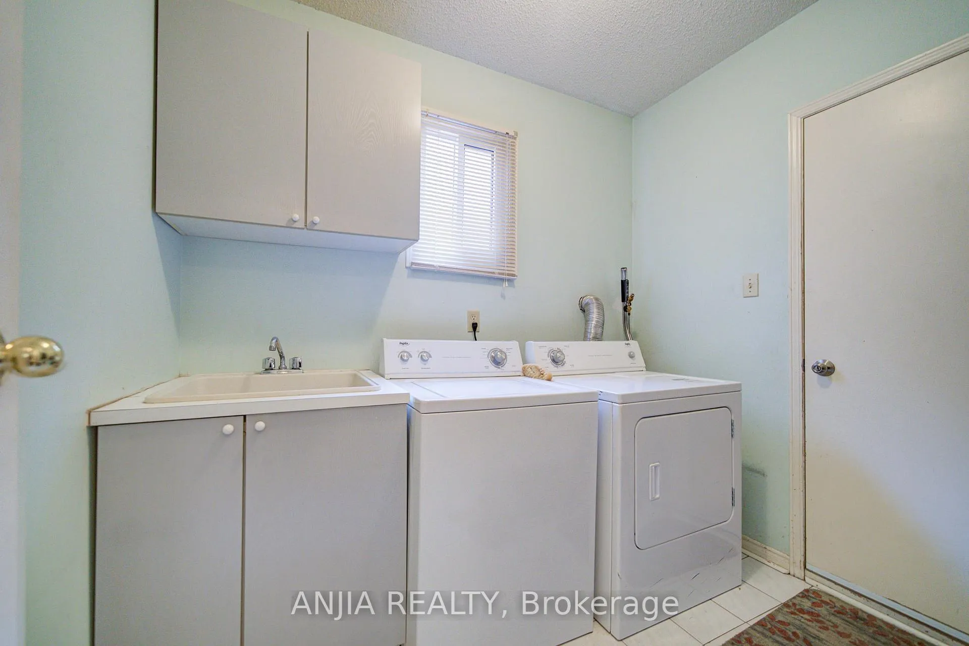 Photo 24 of 34 Baylawn Drive, Markham, Middlefield — HOMEH