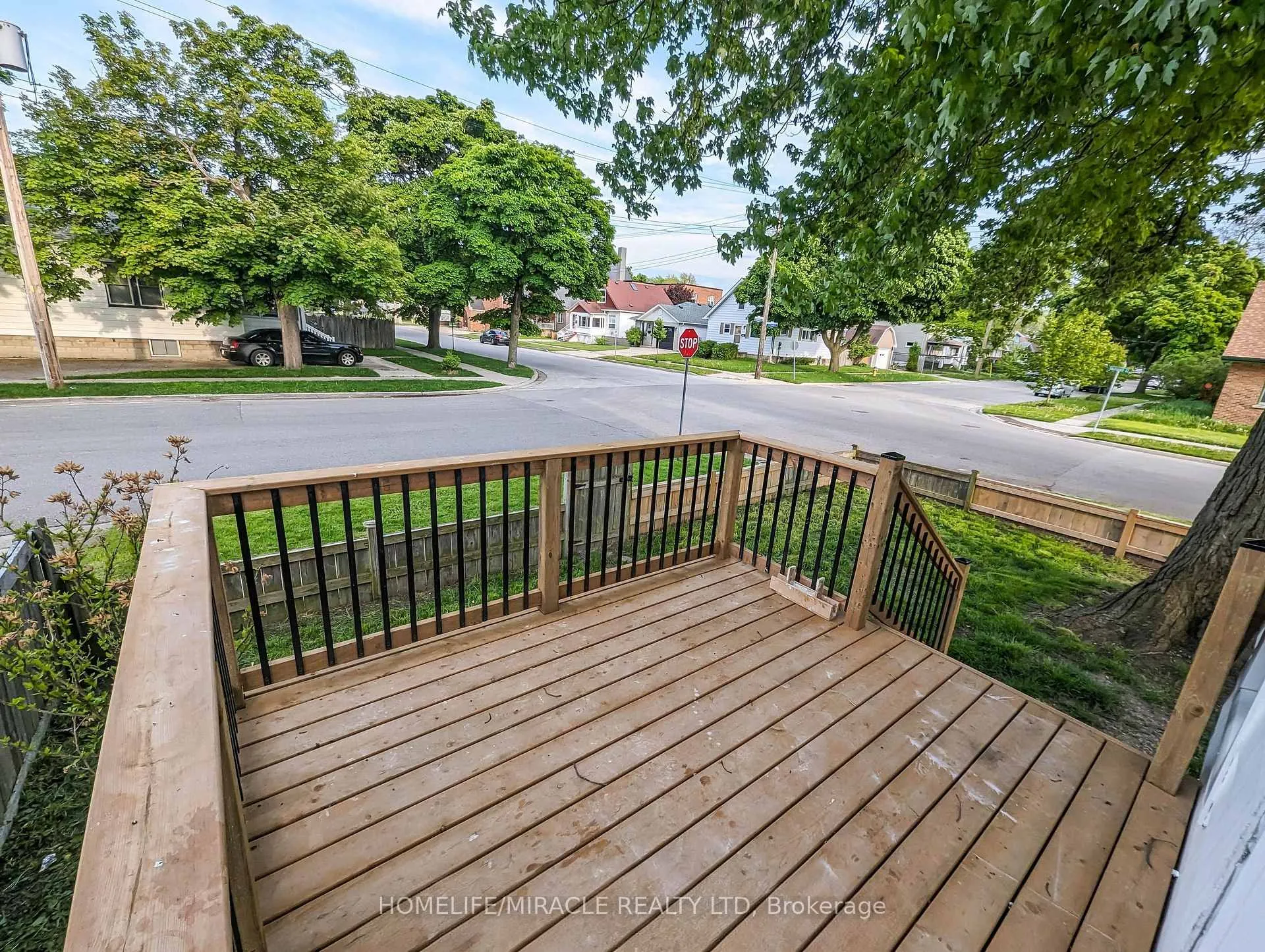 Photo 3 of 137 Proctor Street, Sarnia — HOMEH