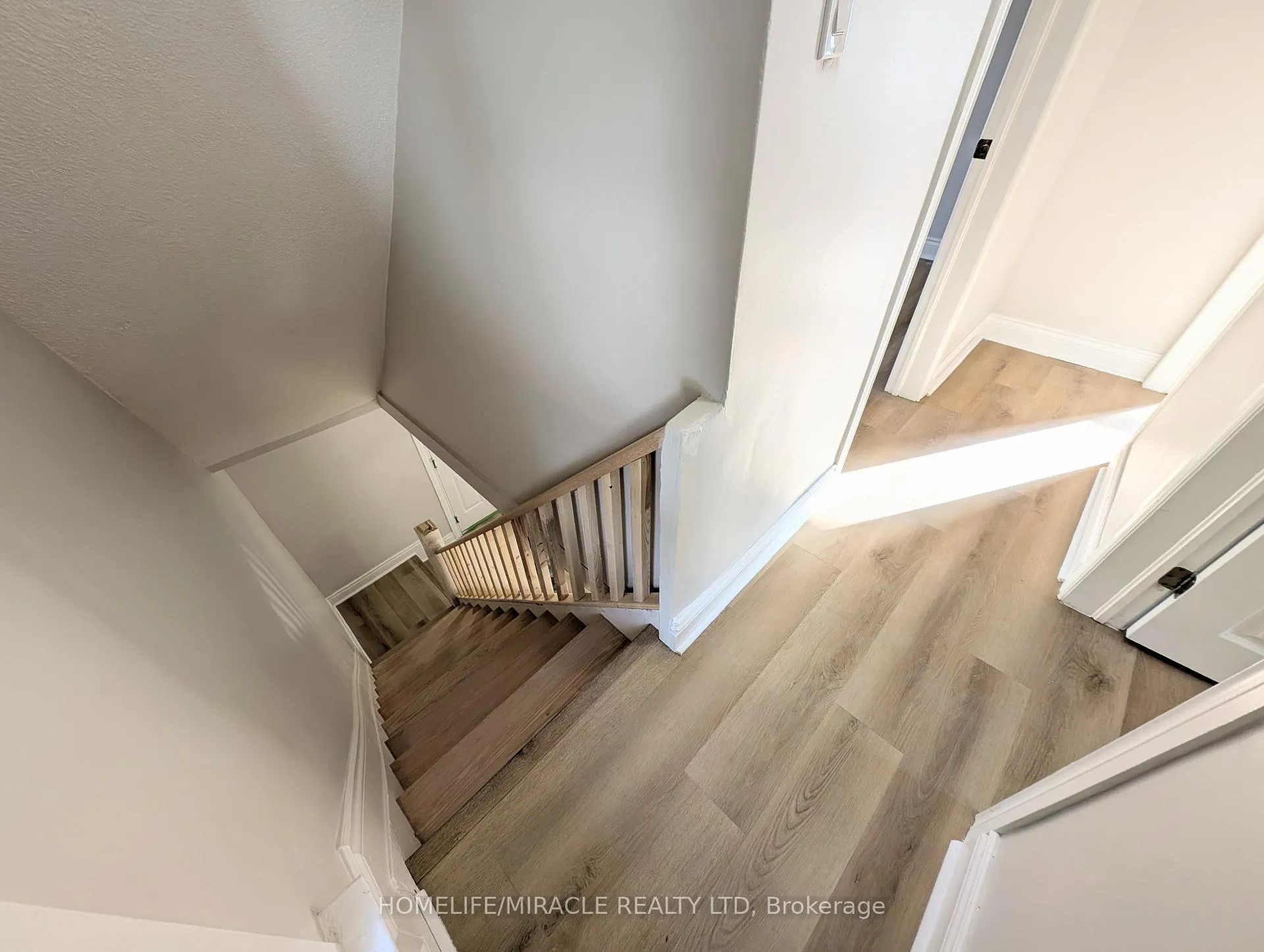 Photo 8 of 137 Proctor Street, Sarnia — HOMEH