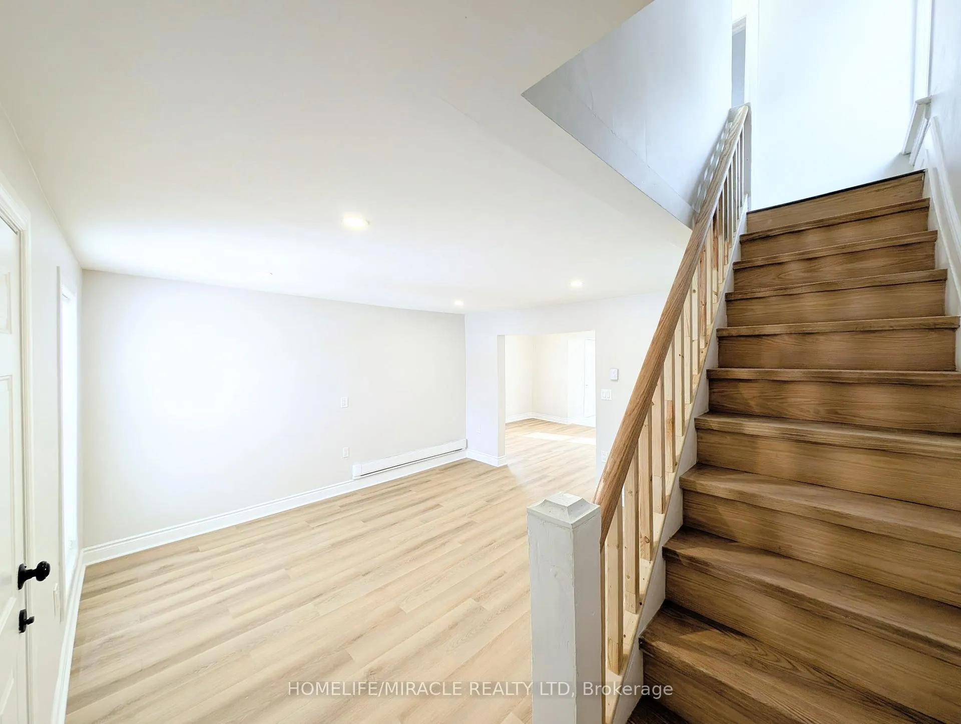 Photo 17 of 137 Proctor Street, Sarnia — HOMEH
