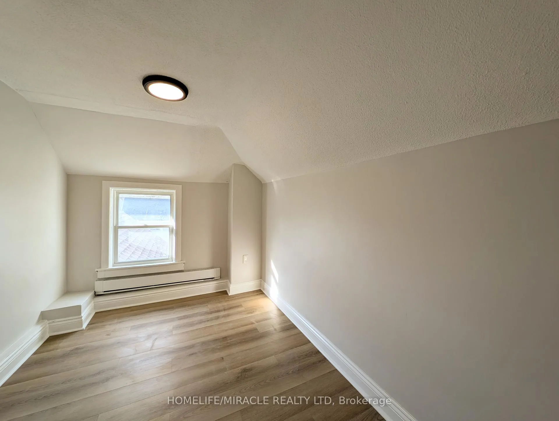 Photo 23 of 137 Proctor Street, Sarnia — HOMEH