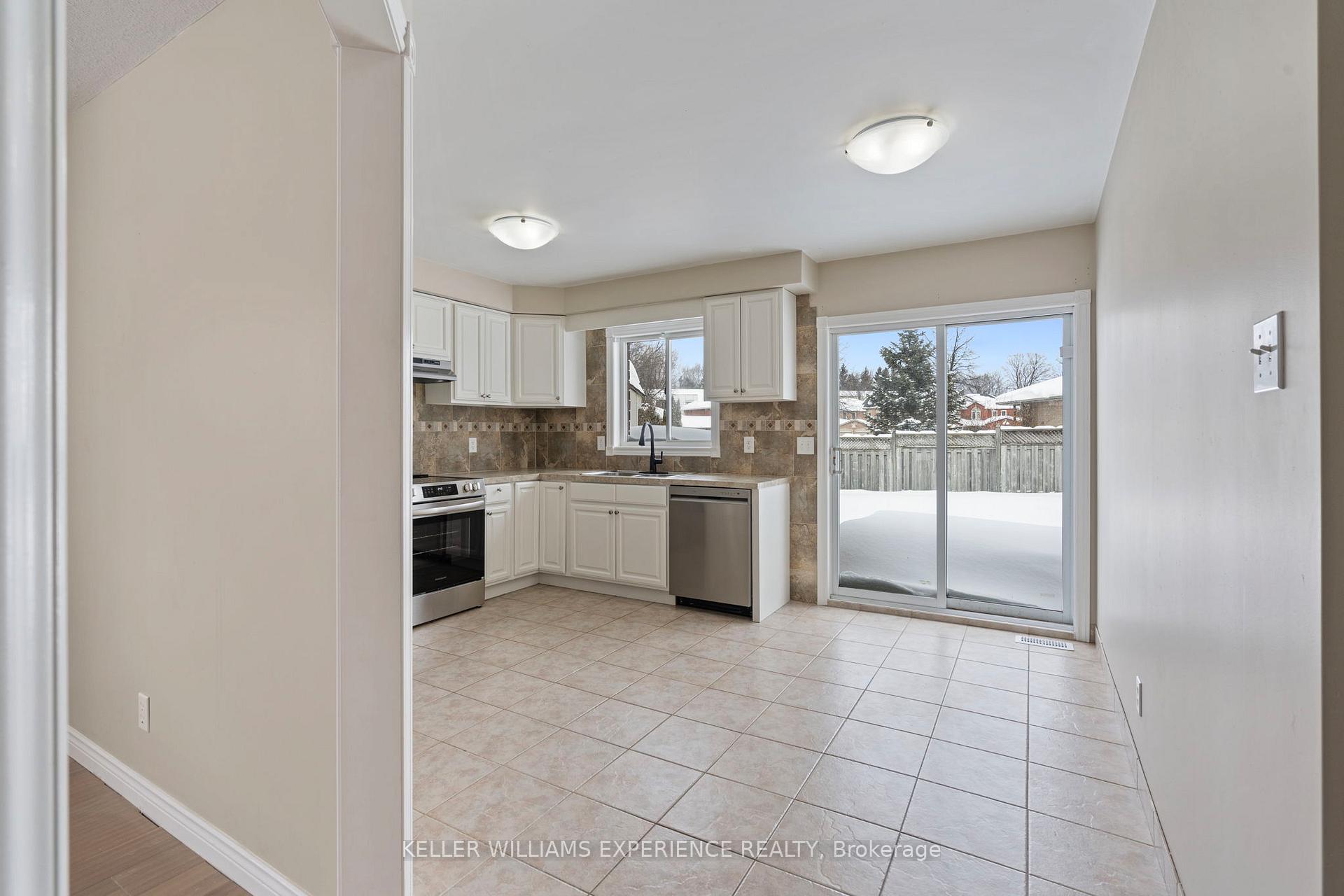 Photo 16 of 62 Mapleton Avenue, Barrie, Holly — HOMEH