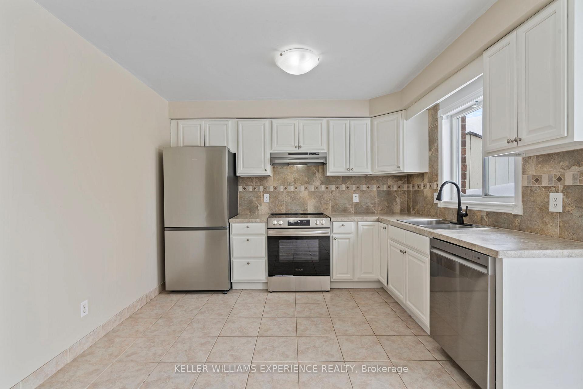 Photo 18 of 62 Mapleton Avenue, Barrie, Holly — HOMEH
