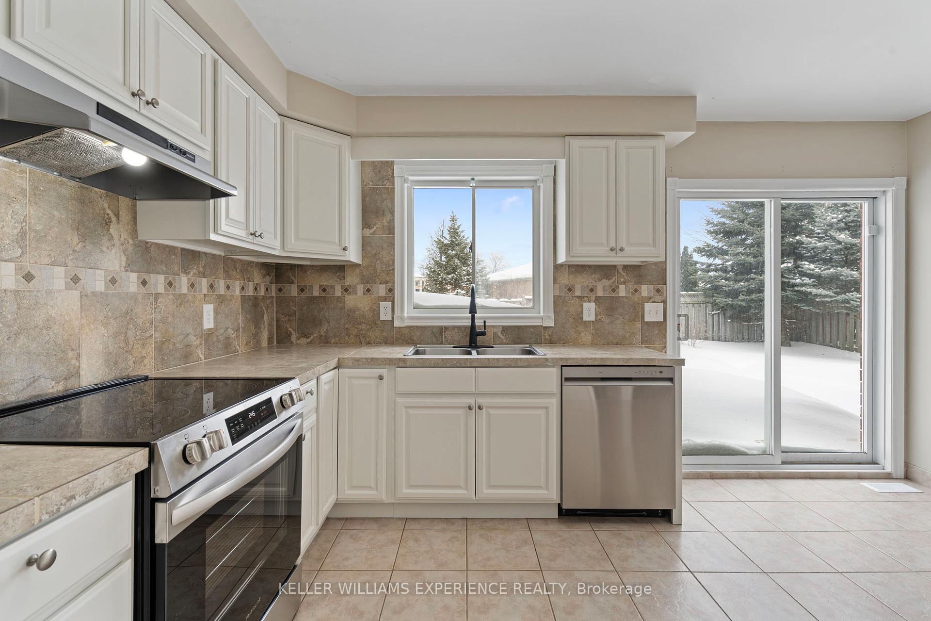 Photo 19 of 62 Mapleton Avenue, Barrie, Holly — HOMEH