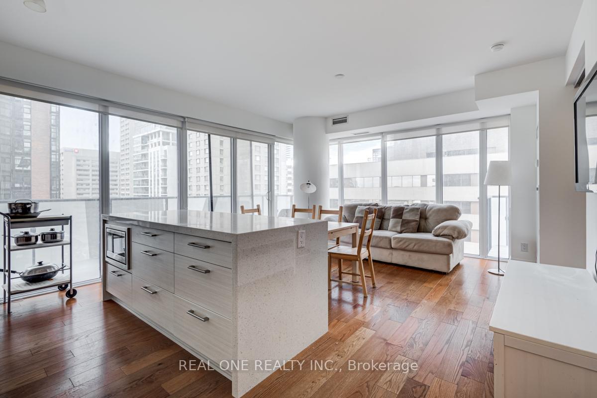 Front of Unit 1510, 1080 Bay Street