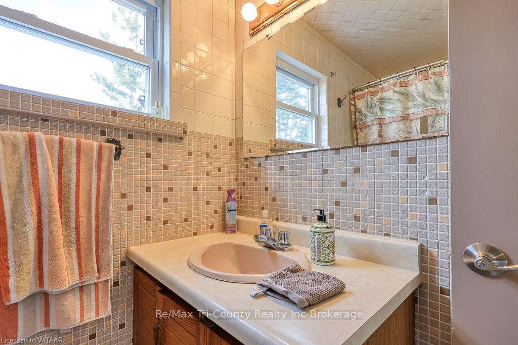 Photo 4 of 7069 Talbot Trail, Chatham-Kent, Blenheim — HOMEH