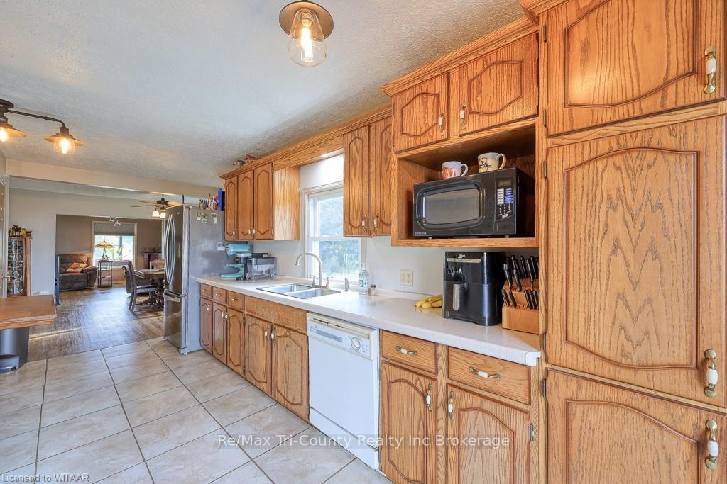 Photo 7 of 7069 Talbot Trail, Chatham-Kent, Blenheim — HOMEH
