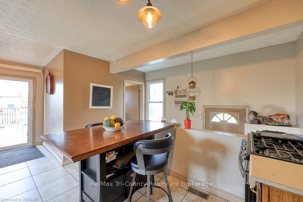 Photo 8 of 7069 Talbot Trail, Chatham-Kent, Blenheim — HOMEH