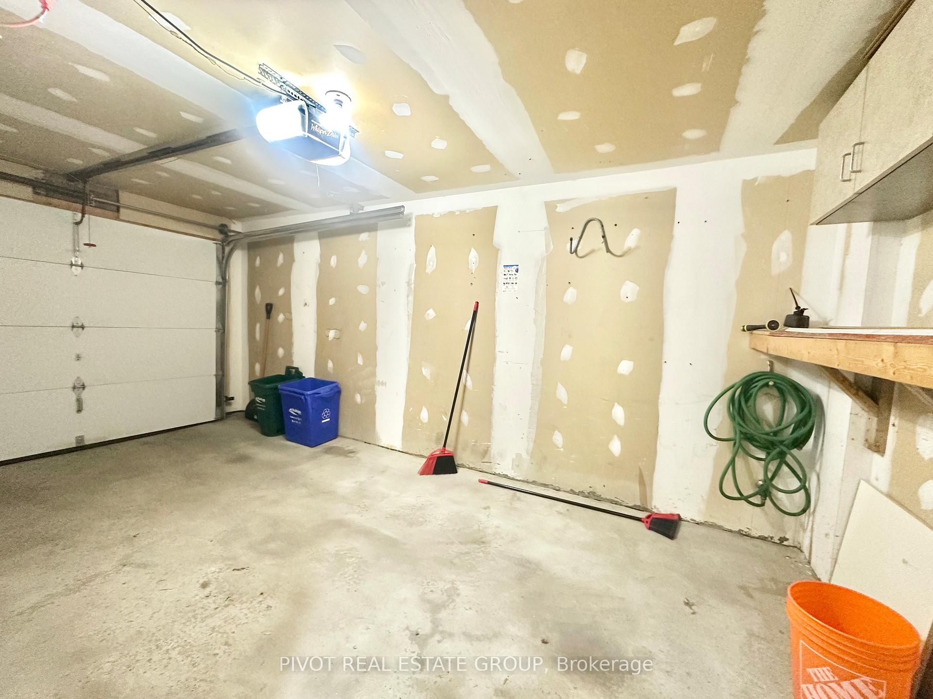 Photo 8 of 41 Wylie Circle, Halton Hills, Georgetown — HOMEH