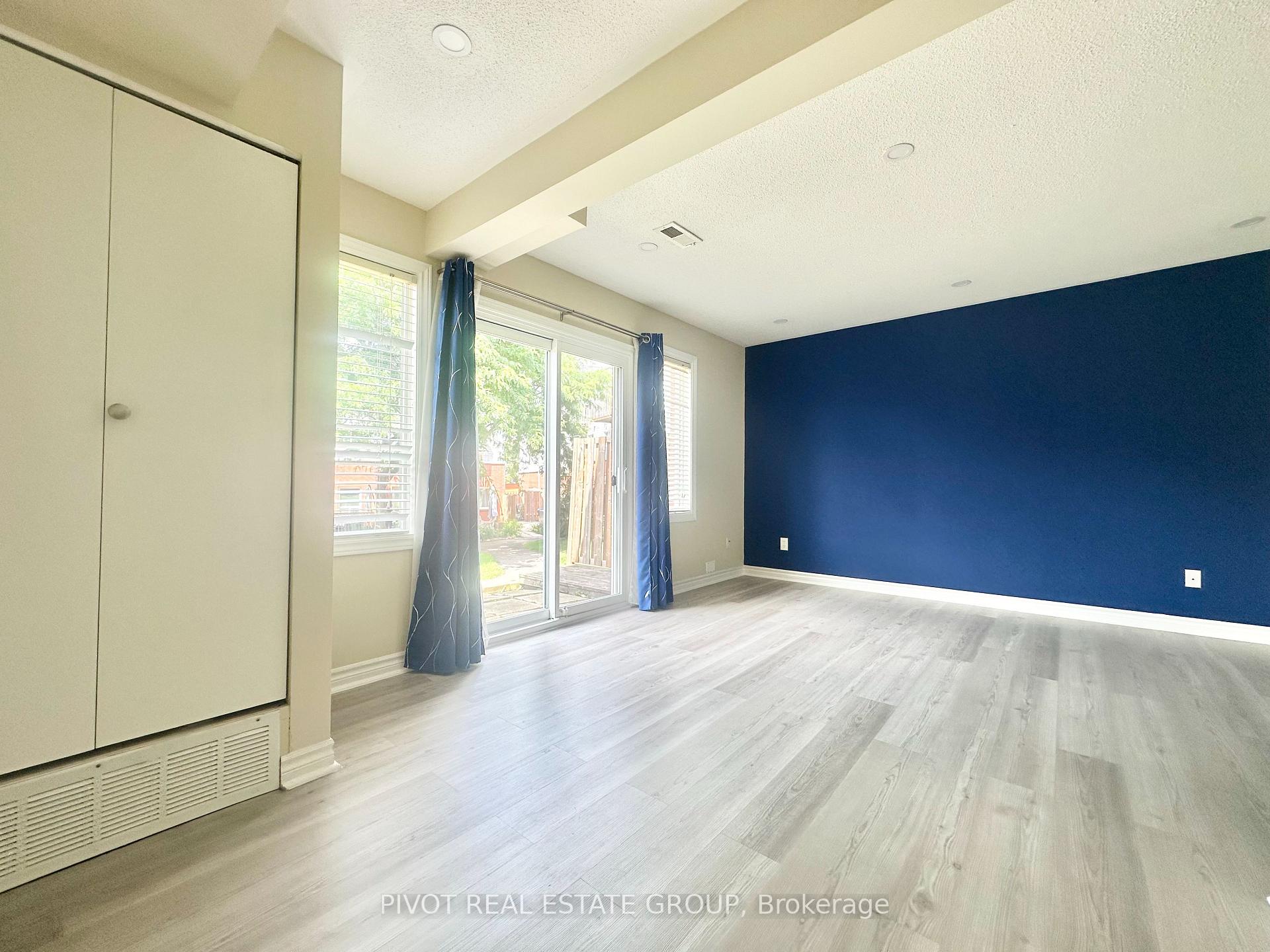 Photo 3 of 41 Wylie Circle, Halton Hills, Georgetown — HOMEH