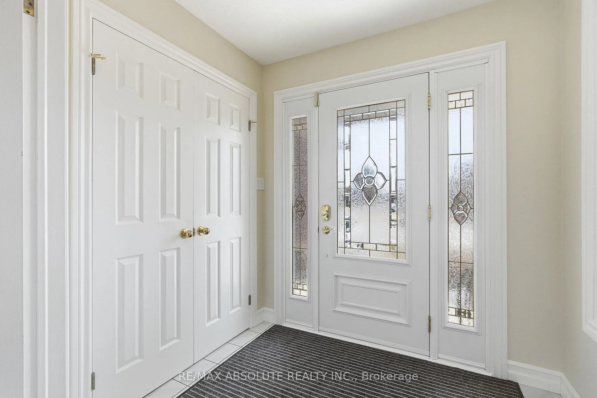 Photo 2 of 759 Montcrest Drive, Ottawa, Fallingbrook/Ridgemount — HOMEH