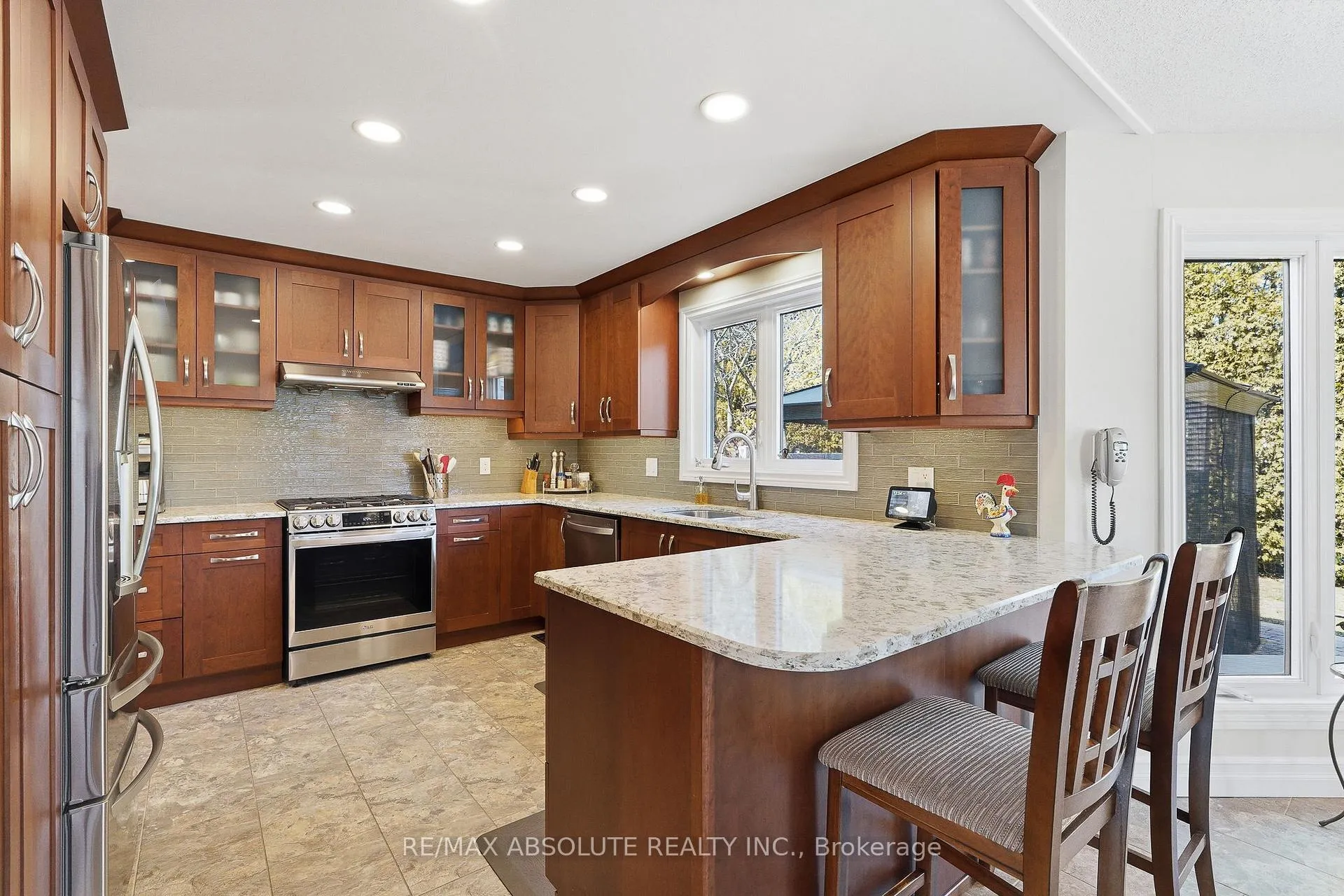 Photo 3 of 759 Montcrest Drive, Ottawa, Fallingbrook/Ridgemount — HOMEH