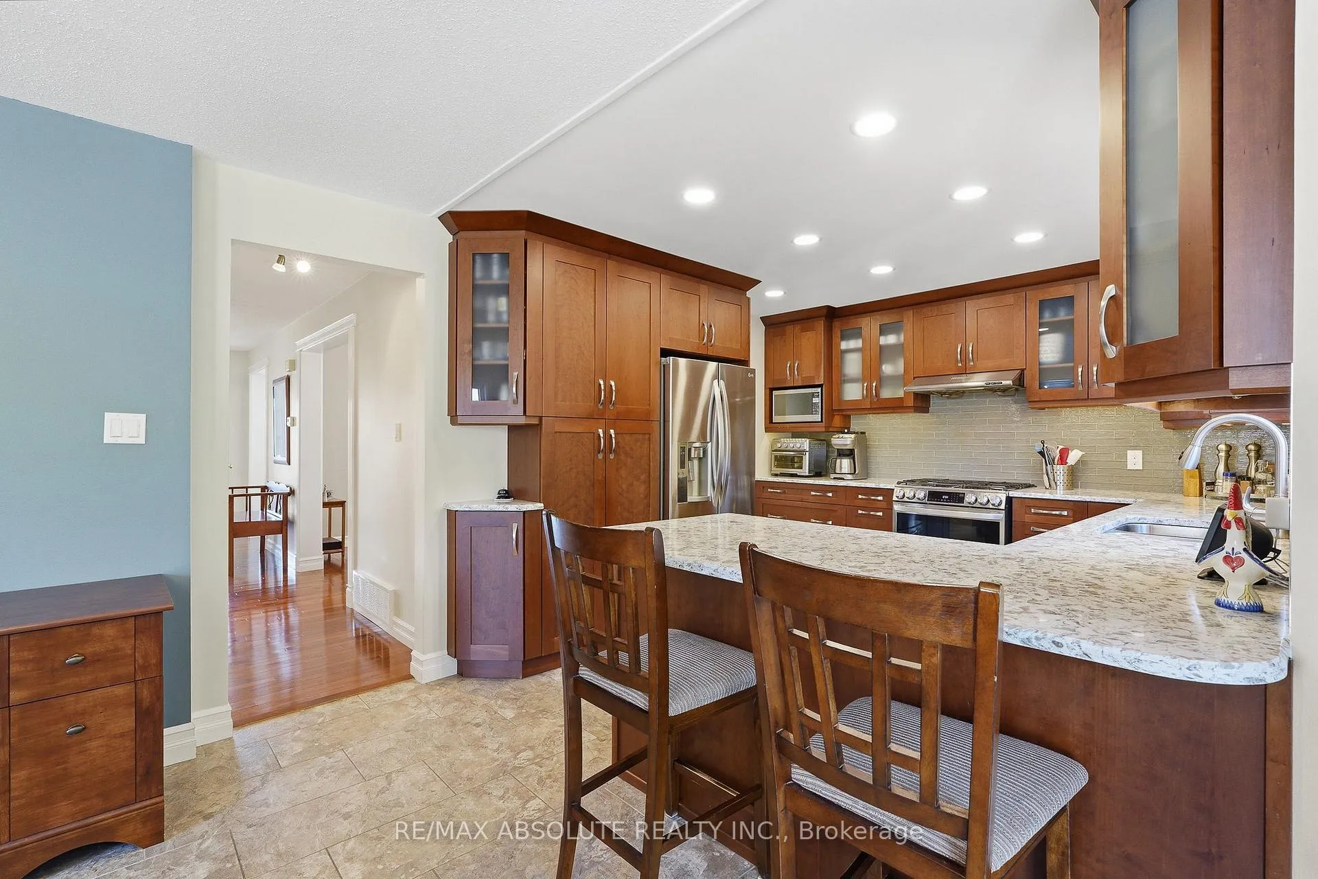 Photo 4 of 759 Montcrest Drive, Ottawa, Fallingbrook/Ridgemount — HOMEH