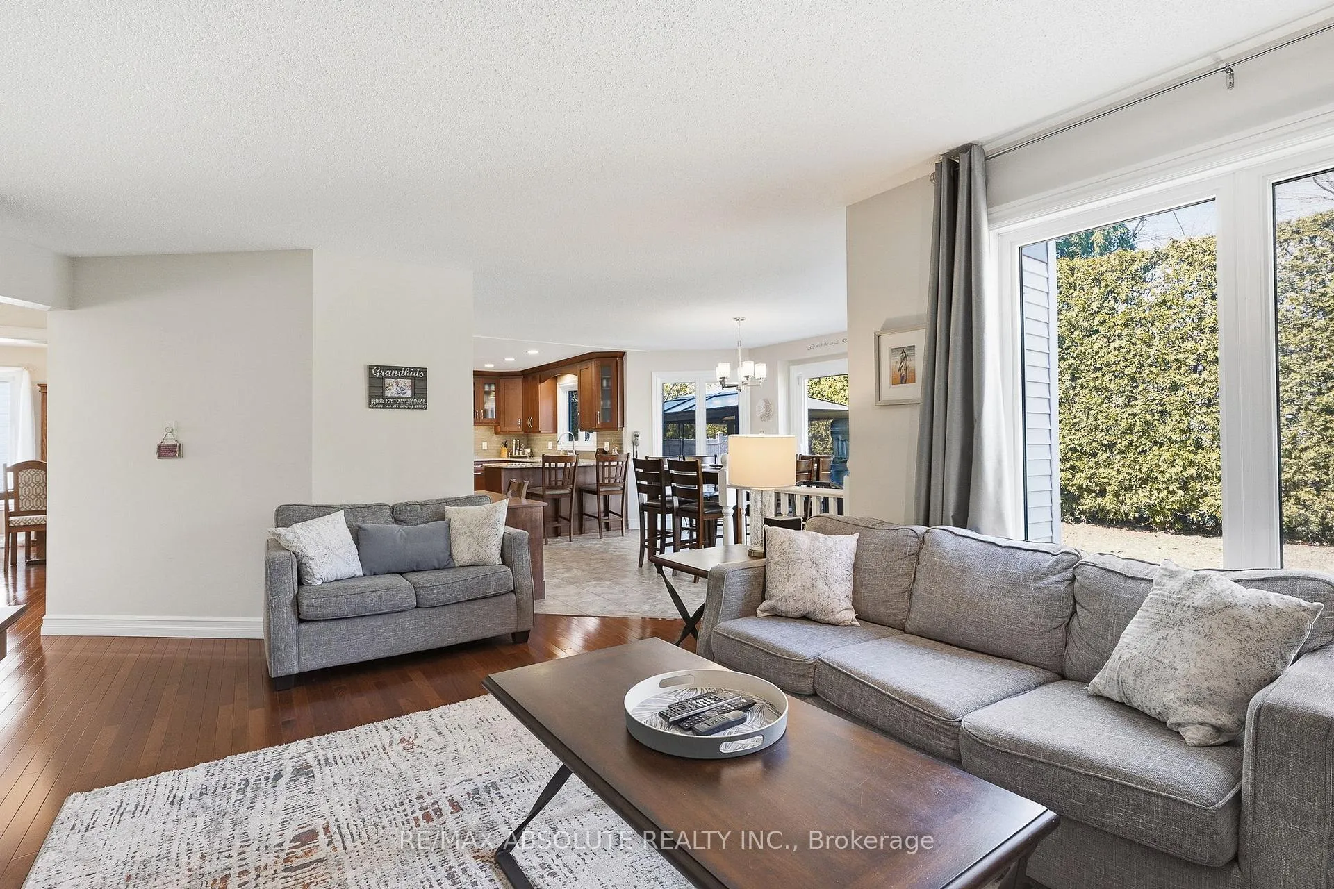 Photo 11 of 759 Montcrest Drive, Ottawa, Fallingbrook/Ridgemount — HOMEH
