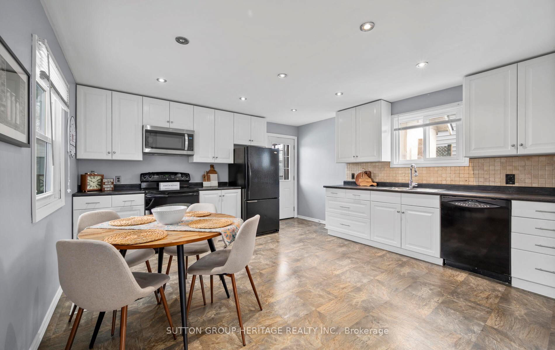 Photo 8 of 20 Mary Street, Ajax, Central — HOMEH