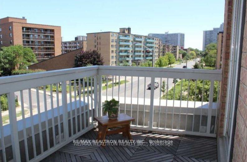 Photo 6 of Unit 313, 11 Thorncliffe Park Drive, Toronto, Thorncliffe Park — HOMEH
