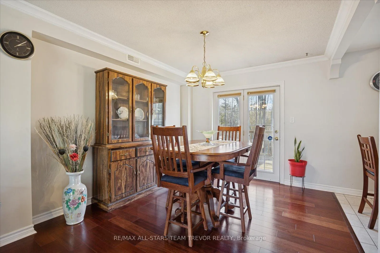 Photo 4 of 52 Beaverdale Crescent, Georgina, Pefferlaw — HOMEH