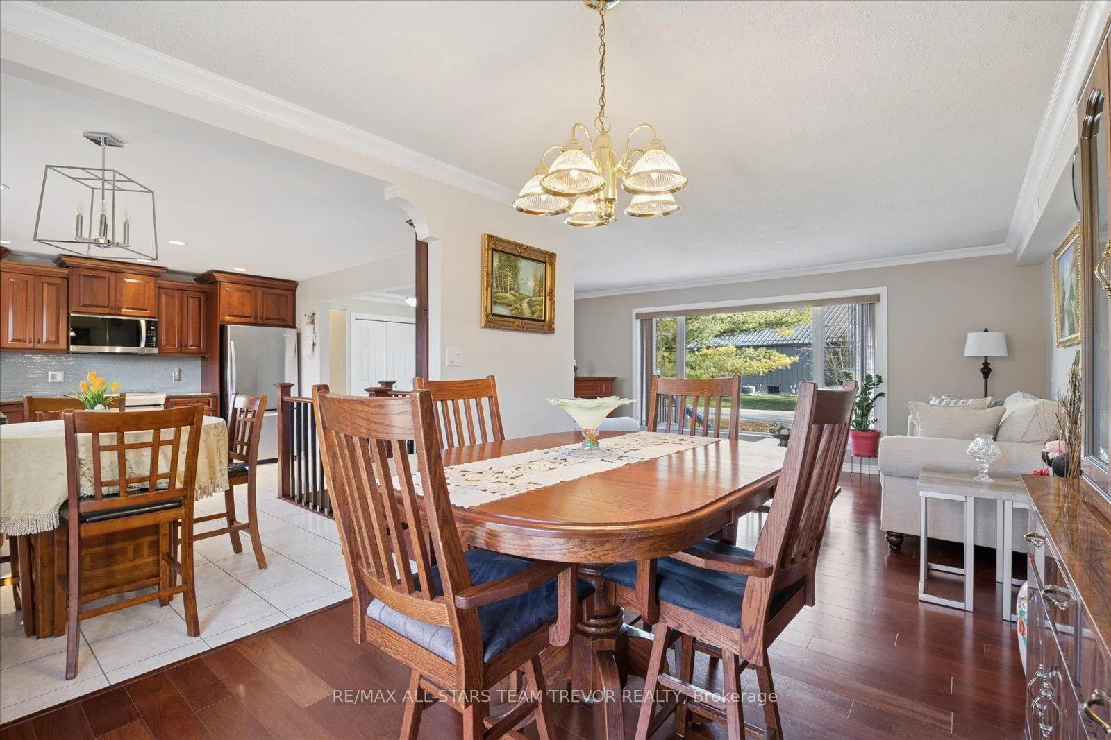 Photo 5 of 52 Beaverdale Crescent, Georgina, Pefferlaw — HOMEH