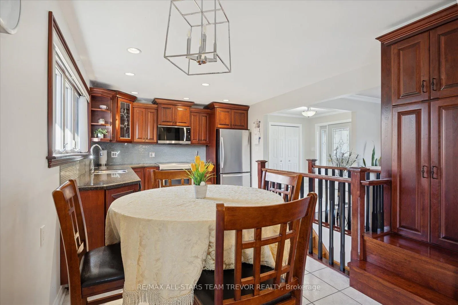 Photo 7 of 52 Beaverdale Crescent, Georgina, Pefferlaw — HOMEH