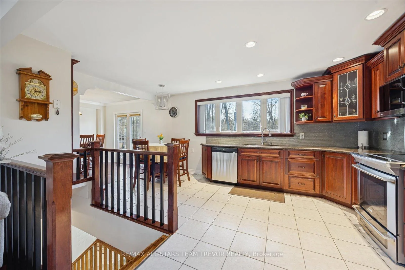 Photo 11 of 52 Beaverdale Crescent, Georgina, Pefferlaw — HOMEH