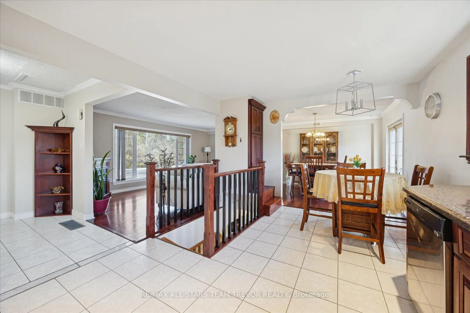 Photo 12 of 52 Beaverdale Crescent, Georgina, Pefferlaw — HOMEH