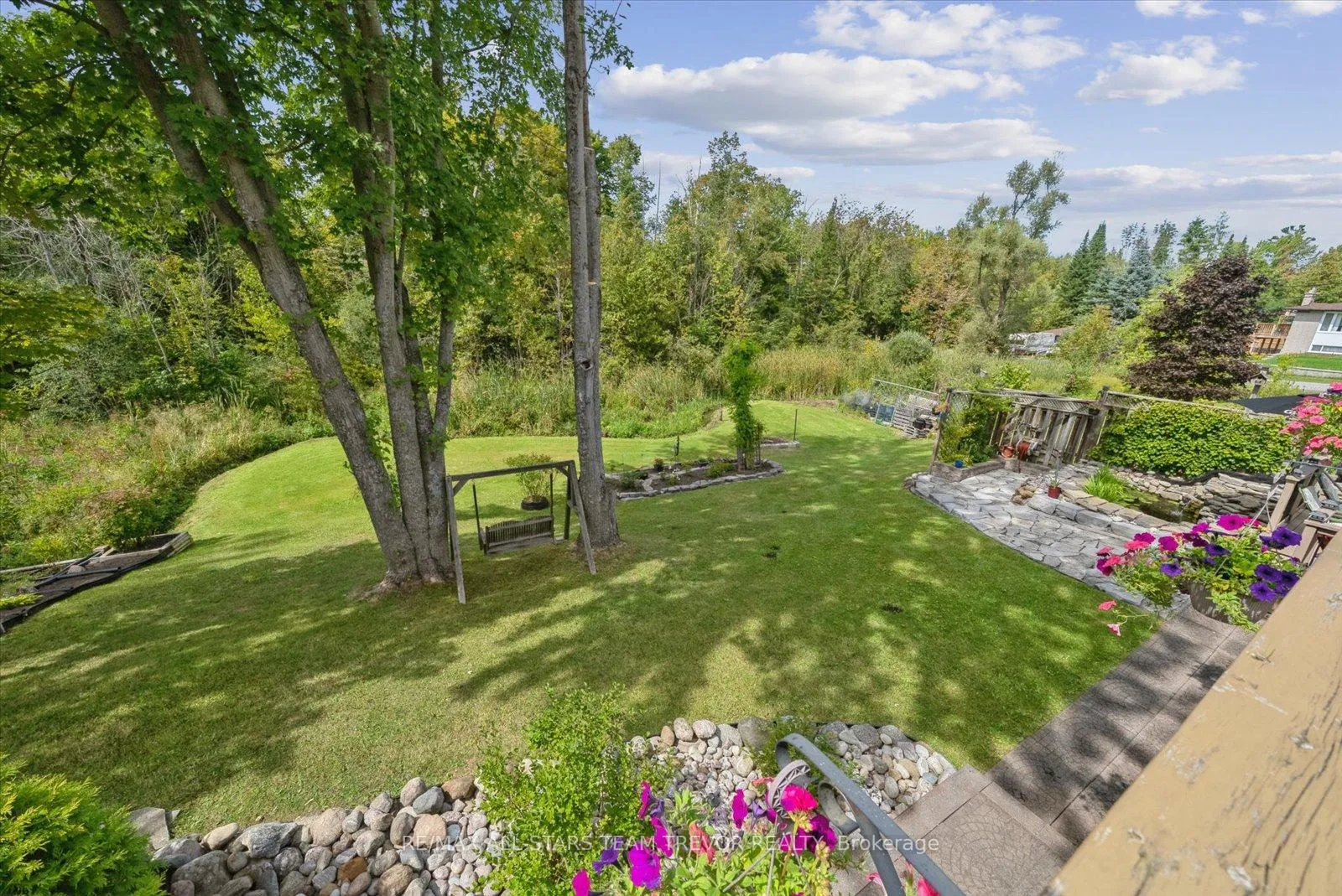 Photo 47 of 52 Beaverdale Crescent, Georgina, Pefferlaw — HOMEH