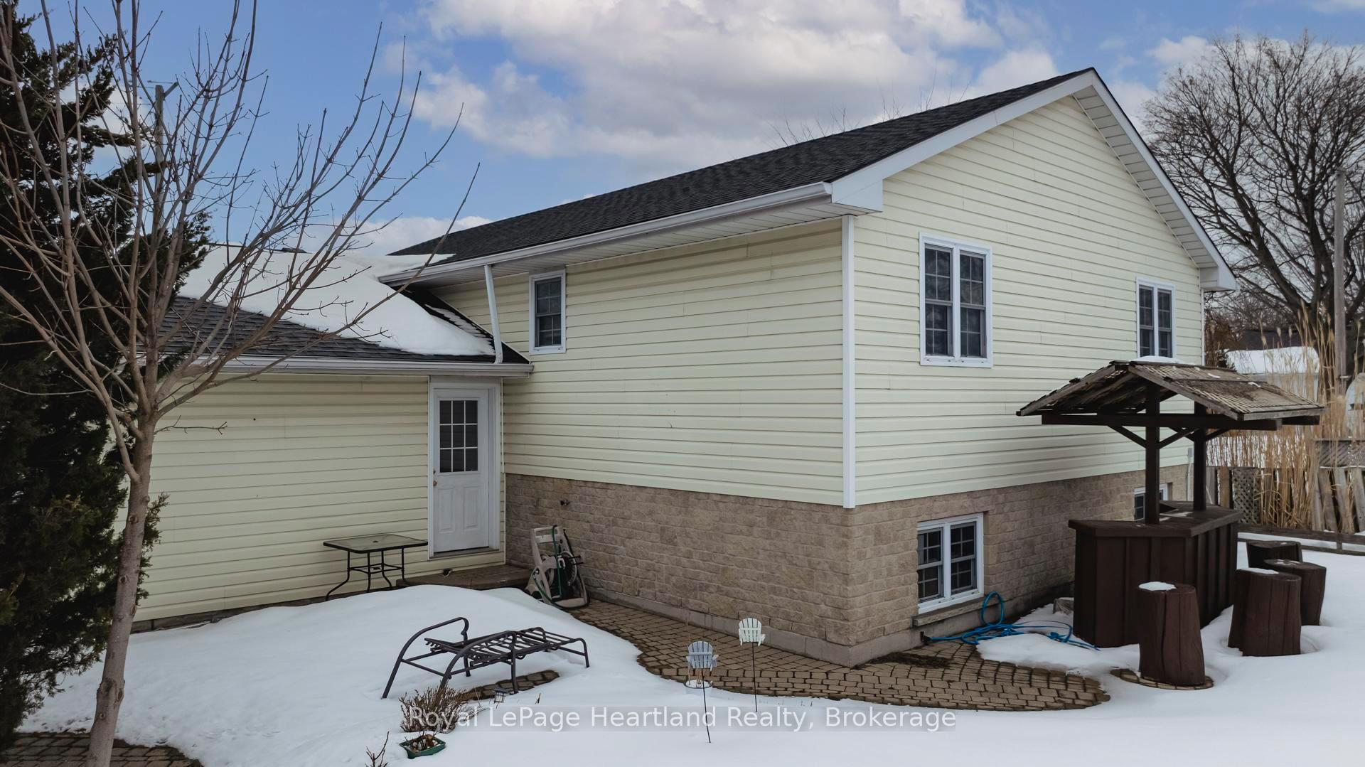 Photo 41 of 35 Bennett Street W, Goderich, Goderich (Town) — HOMEH