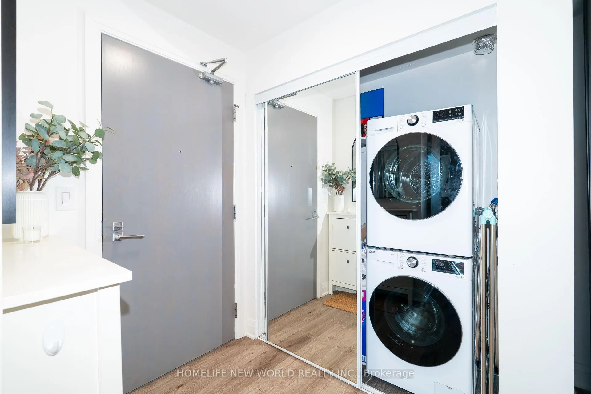 Photo 4 of Unit Ph201, 7165 Yonge Street, Markham, Grandview — HOMEH