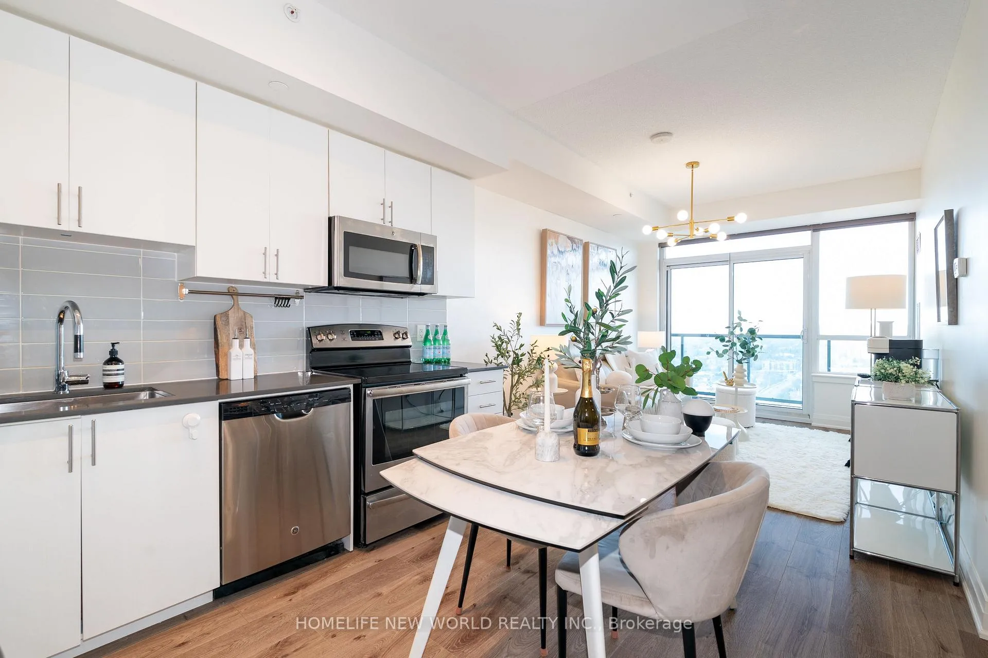 Photo 9 of Unit Ph201, 7165 Yonge Street, Markham, Grandview — HOMEH